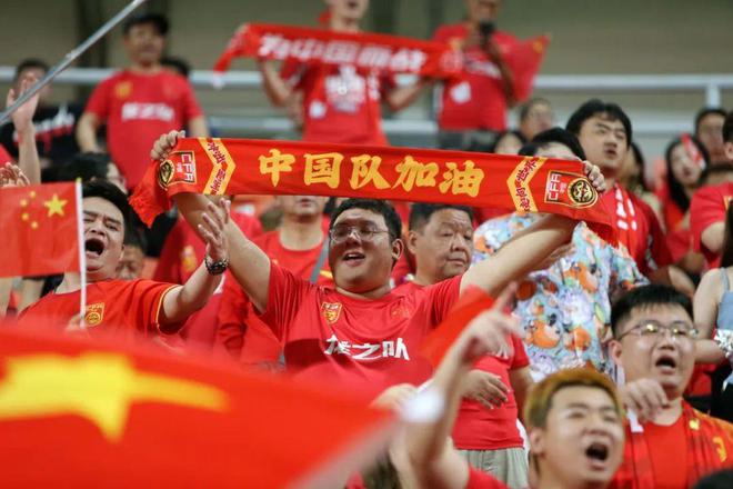 关于重要的足球赛事即将打响，球队实力强劲的信息